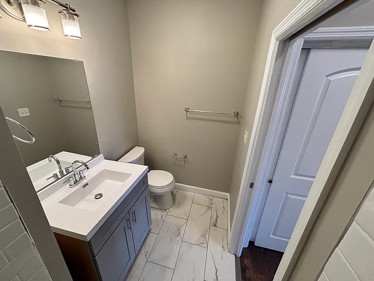 2253 Indiana Ave — Photo 16
