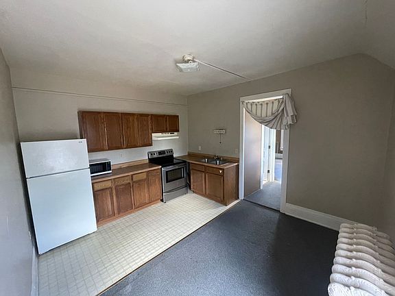 3rd image of 603 Grant St APT 5