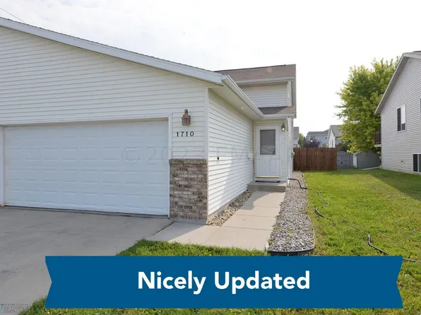 1710 50th St S, Fargo, ND 58103