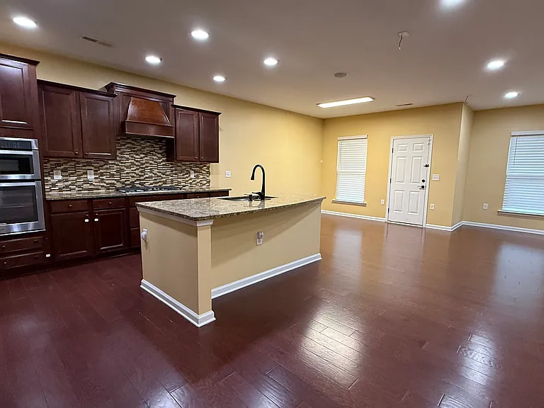 2101 Chipley Dr — Photo 6