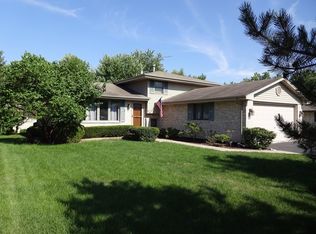 814 Pine Needle Ln, Joliet, IL 60432