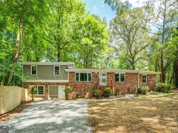8251 Lakeview Dr SW, Covington, GA 30014