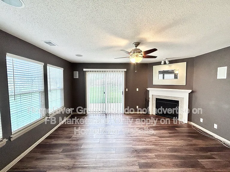 8010 N Elmwood Ave — Photo 4