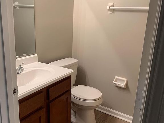 5th image of 135 Meadowlark Dr