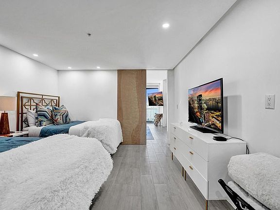 5th image of 3101 Bayshore #1502