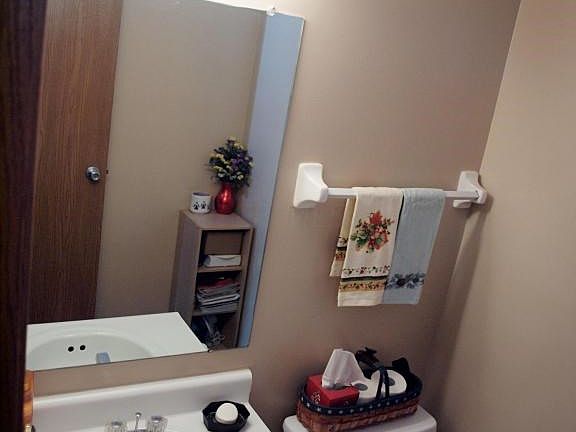 1st floor 1/2 bath