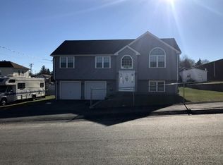 69 Walnut St, Tiverton, RI 02878