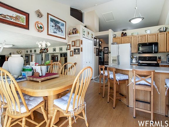 3rd image of 987 E Blue Heron Cir