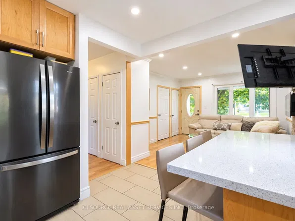 2014 Balsam Ave, Mississauga, ON L5J 1L2