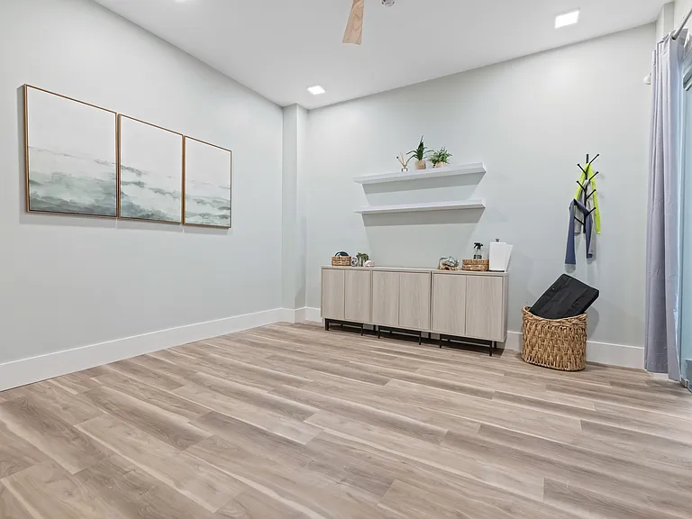Aster Apartments — Photo 38