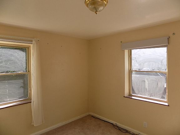 5th image of 543 Norway Ave