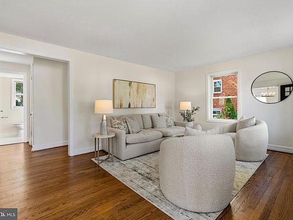 3rd image of 2834 Summerfield Rd
