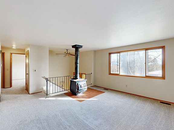 3rd image of 440 NW North St