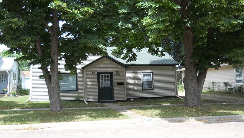 1st image of 510 W 9th St