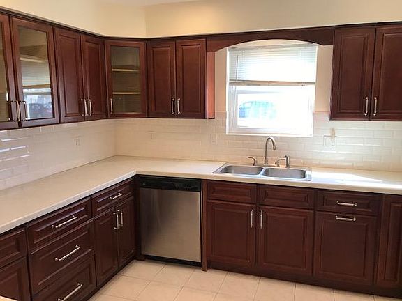 3rd image of 170 Grand Blvd APT A