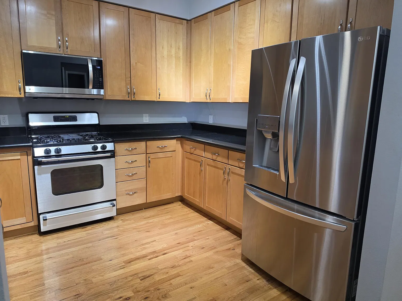 2 bed, 1220 sqft, $2,600 — Photo 3