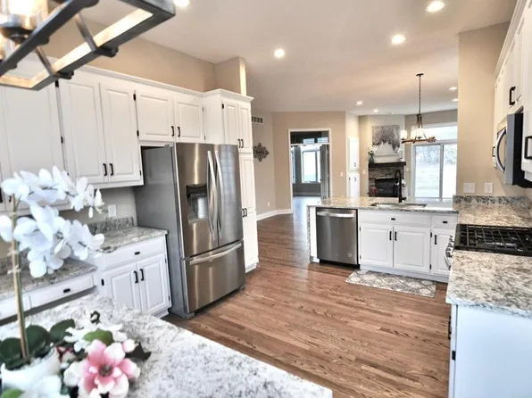 10413 Spyglass Dr, Eden Prairie, MN 55347