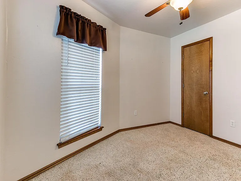 1708 Meadow Run Dr — Photo 22