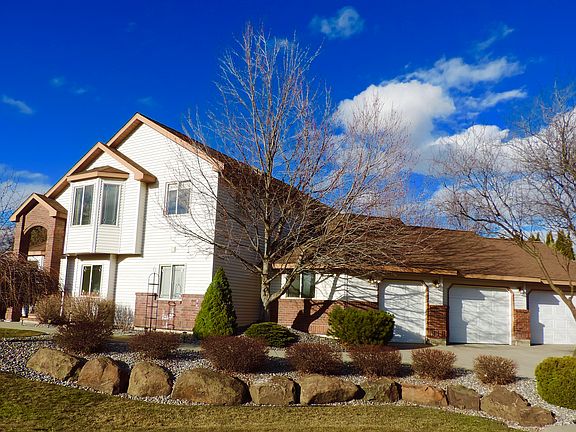 2nd image of 804 N Fairway Ct