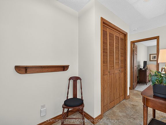 4th image of 22 Heritage Ct