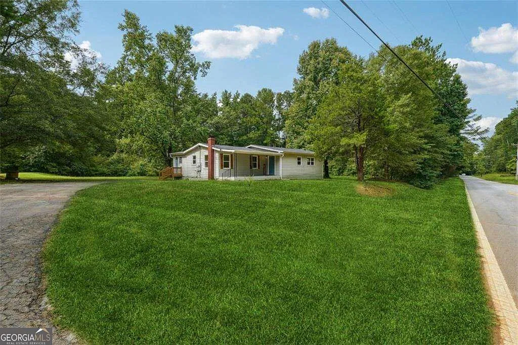 4 bed, 2.0 bath, 1424 sqft, $1,750 — Photo 3