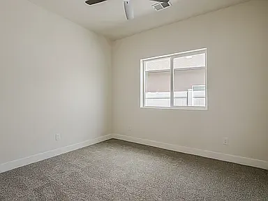 424 Iola Basin St — Photo 5