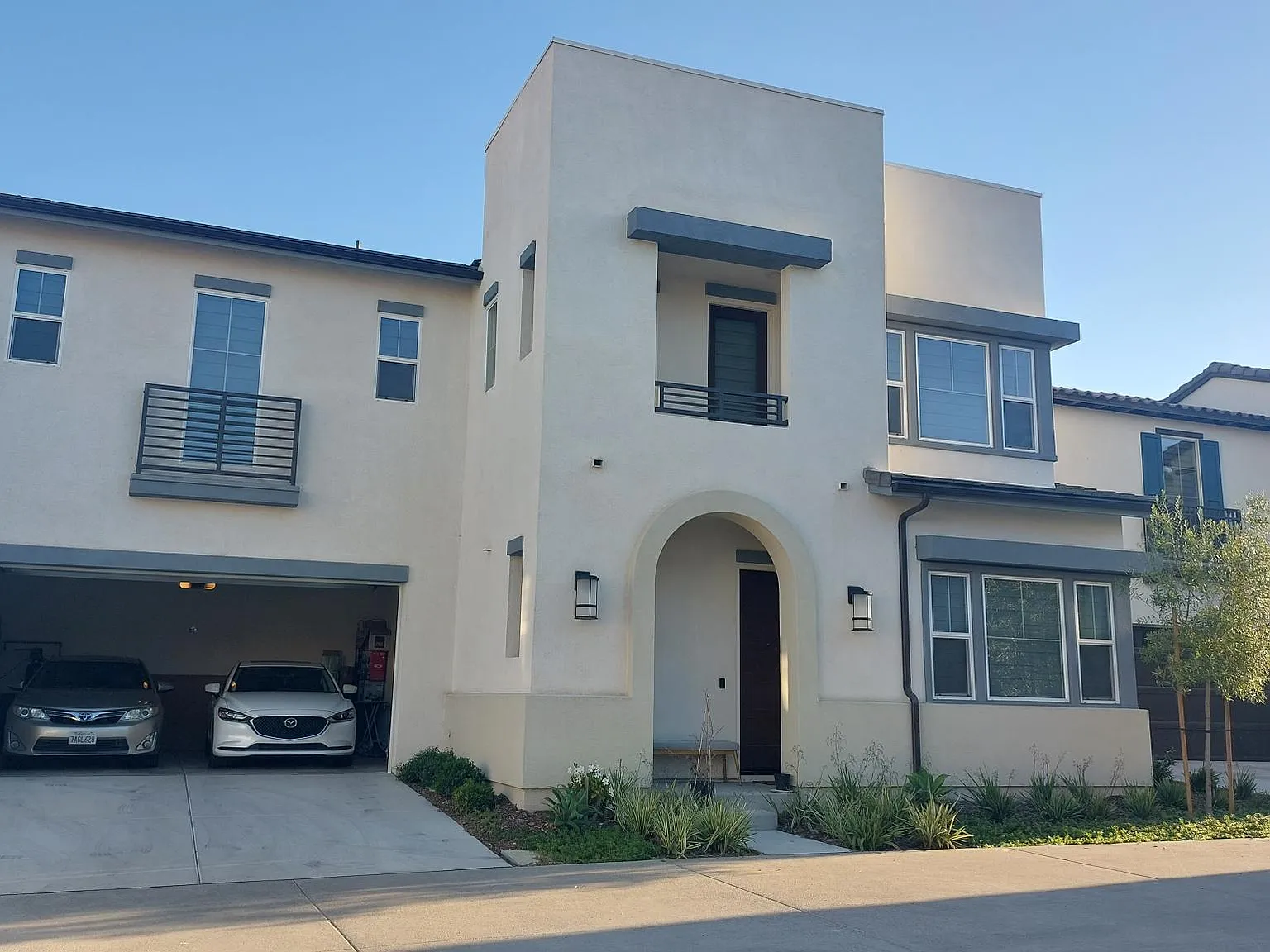 475 Clubhouse Dr — Photo 2