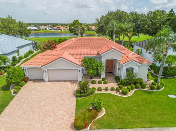 2221 Platinum Dr, Sun City Center, FL 33573