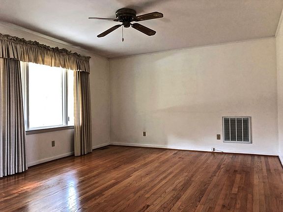 5th image of 211 Glen Mary Ln