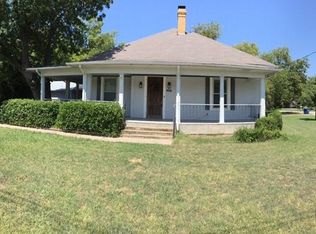 406 Austin St, Roanoke, TX 76262
