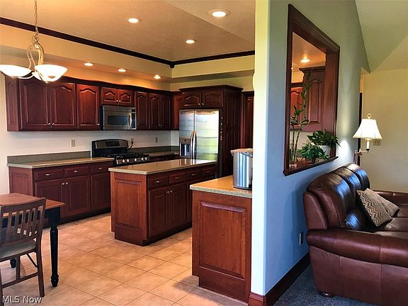 3rd image of 43 Wildwood Ln