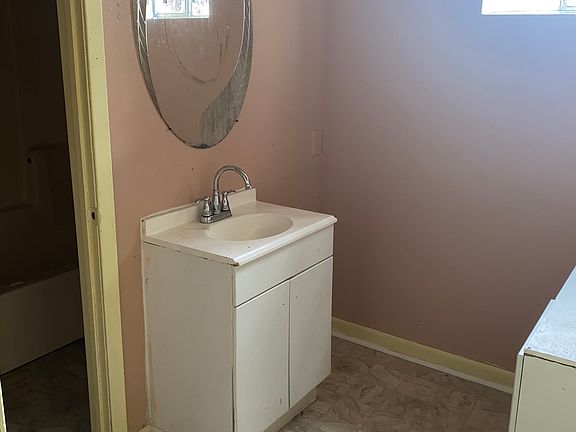 4th image of 2447 N Acadian Thwy E #4