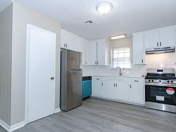 4th image of 6137 Gladstone Dr