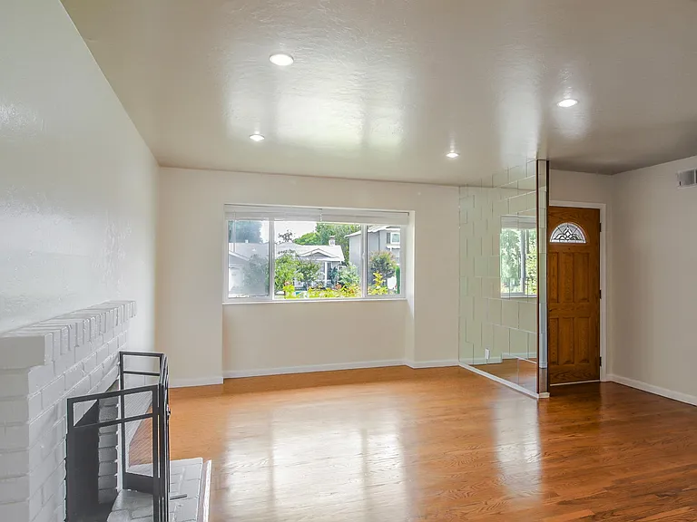 2851 Mark Ave — Photo 4