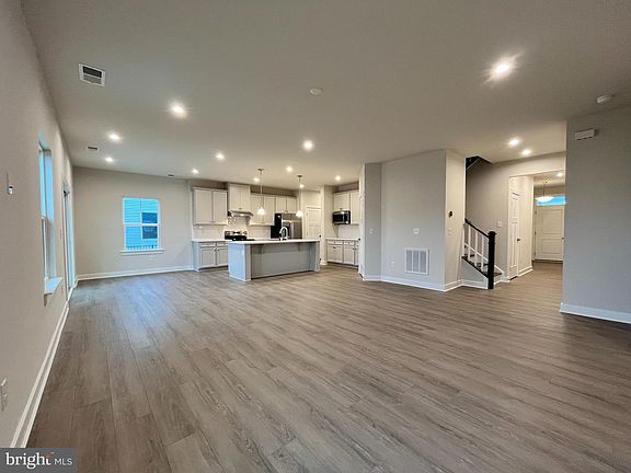 4th image of 33012 Spinnaker Dr