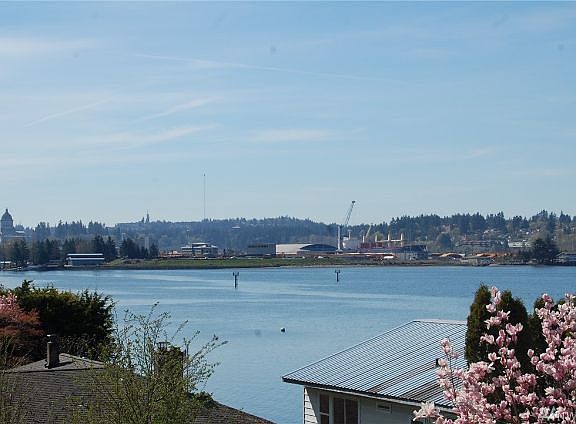3rd image of 2221 Bayside Pl NE