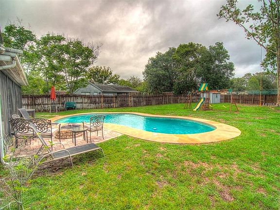 2nd image of 1320 Avenue Del Sol