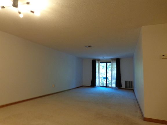 5th image of 118 Bluestone Dr