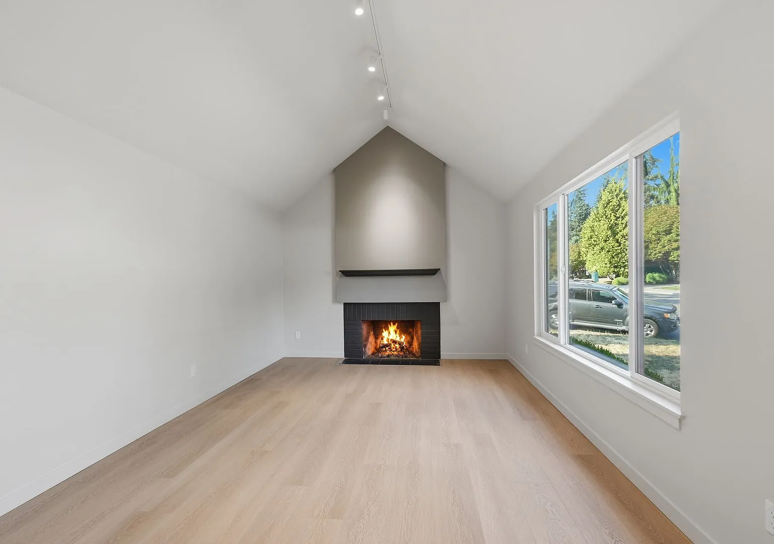 4Bd/2Ba Kirkland Home — Photo 2