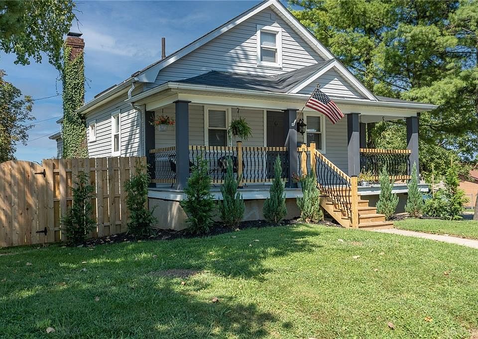 1st image of 4263 Farnham Ave