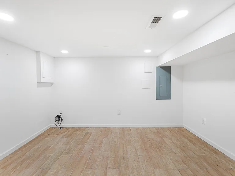 1721 L St NE — Photo 23