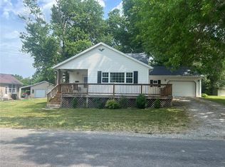 304 E Hoehn St, Carlinville, IL