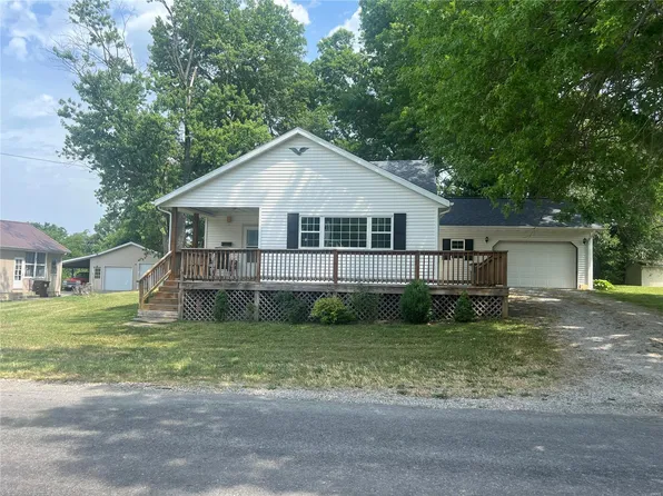 304 E Hoehn St, Carlinville, IL 62626
