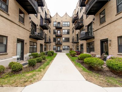 4440 N Damen Ave APT 2W, Chicago, IL, 60625