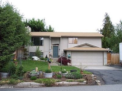 1st image of 921 Manzanal St NE