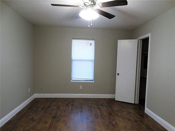 4th image of 406 E Pecan St