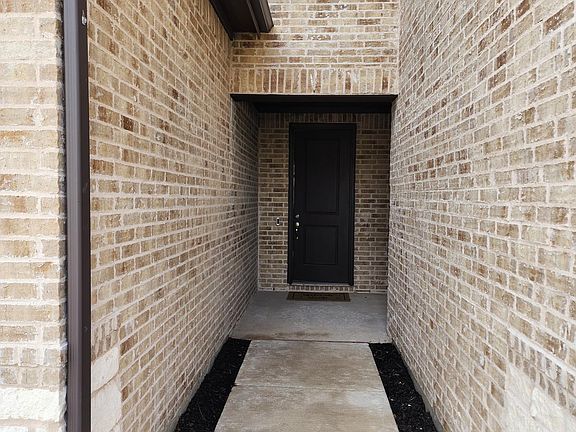 2nd image of 3903 Hudson Way