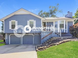 121 E Remington Ter, Raymore, MO 64083