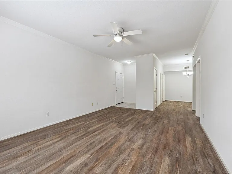2255 Braeswood Park Dr #137 — Photo 8
