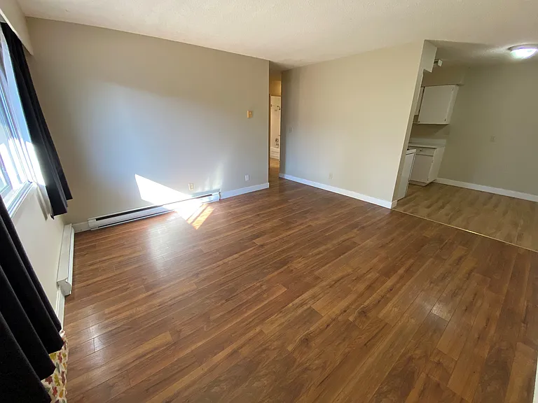 111 Knox St — Photo 10